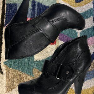 Seychelles Womens Black Almond Toe Leather Hook and Loop High Heel Bootie Size 9
